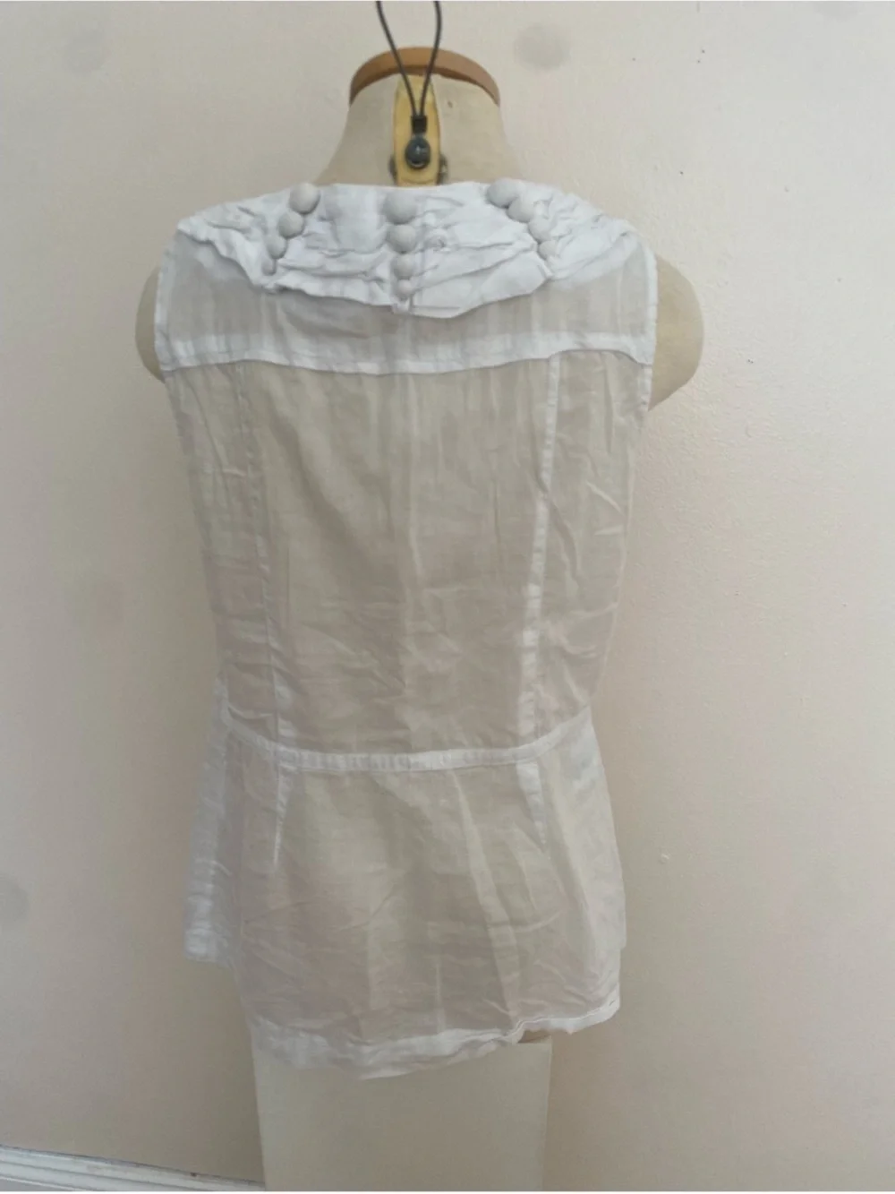 Elegant White Ruffled Collar Sleeveless Camisole